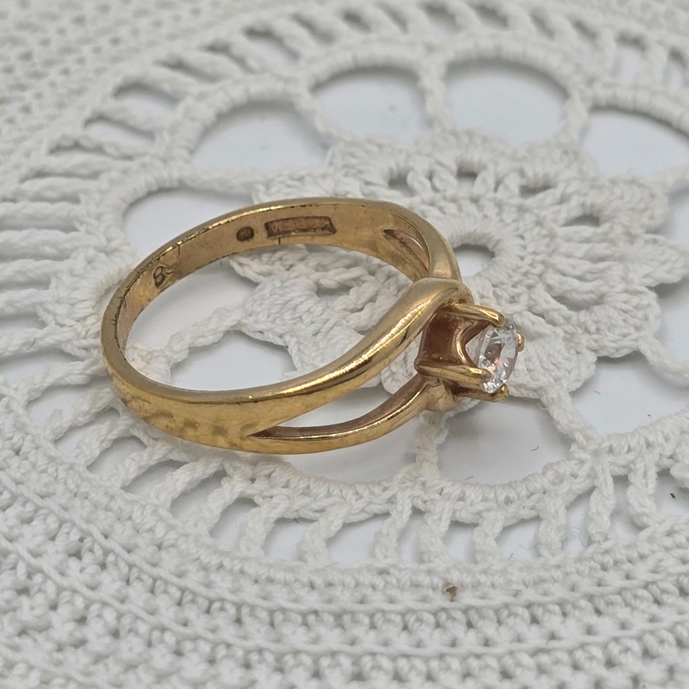 Vintage Estate Solitaire Ring Size 7.5 Cocktail Gold tone Rhinestone Korea B - Picture 4 of 9